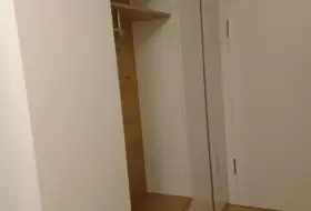 Schreinerei Ilin - Garderobe in Eiche und weiß hochglanz (2)